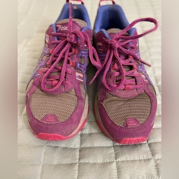 ASICS gel venture 5 running shoes, great condition, minor signs of wear. Size 9 - Picture 5 of 7